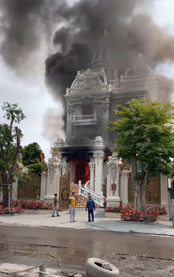 sự cố tại biệt thự ở Quảng Ninh liên tục được chia sẻ khiến dân tình lo lắng. (Ảnh: Chụp màn hình video TikTok M.L)