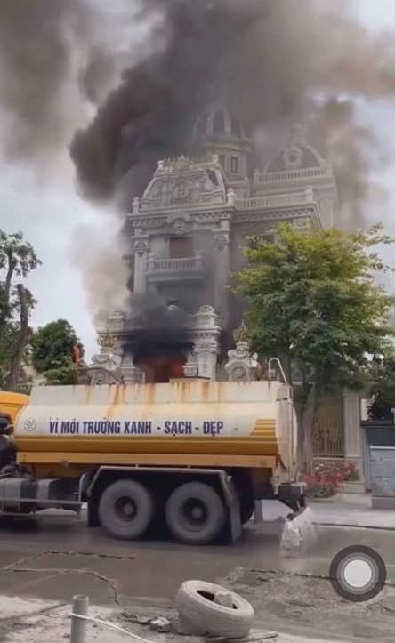 Hiện tại, nguyên nhân của vụ việc vẫn đang được dân mạng hết mực quan tâm. (Ảnh: Chụp màn hình video TikTok M.L)