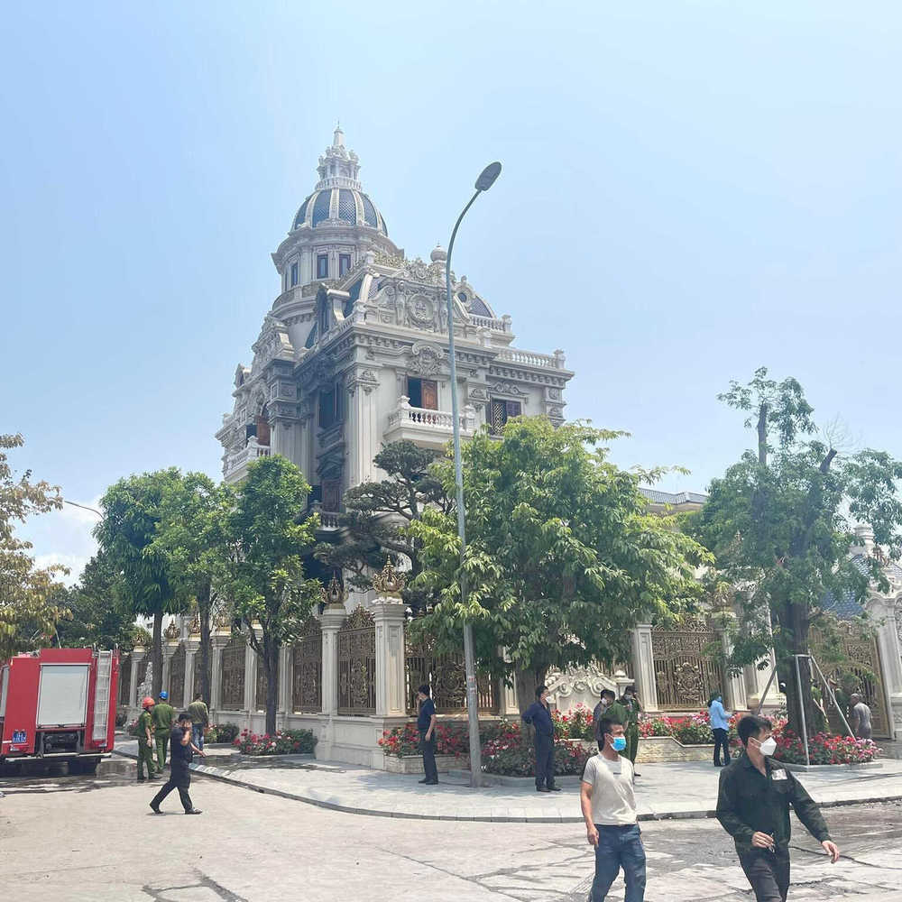 Lực lượng chức năng đã có mặt tại hiện trường để làm rõ vụ việc. (Ảnh: Lao Động)