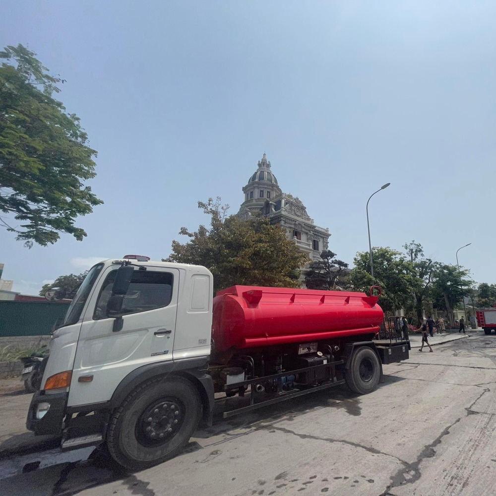 Khi xảy ra sự cố, lực lượng chức năng đã có mặt kịp thời. (Ảnh: Vietnamnet)