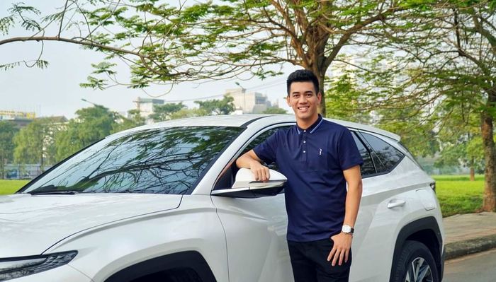 Loạt ảnh về "người bạn mới" được Tiến Linh chia sẻ. Ảnh: FB Nguyễn Tiến Linh