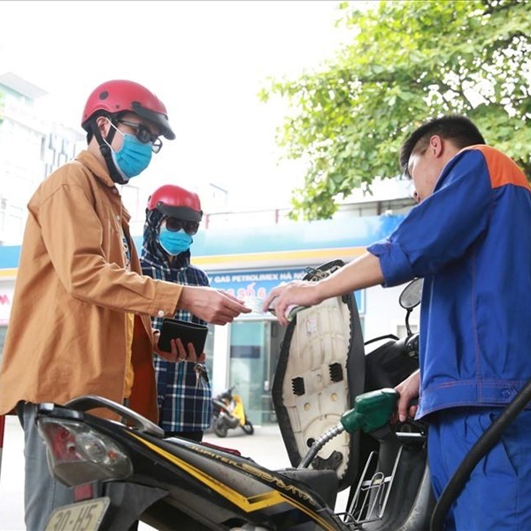 Xăng dầu luôn là mặt hàng thiết yếu với mỗi người. (Ảnh: Báo Kinh tế đô thị)