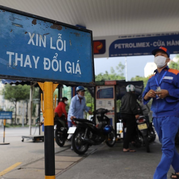 Vừa giảm được vài trăm đồng, giá xăng có thể "quay xe" tăng trở lại