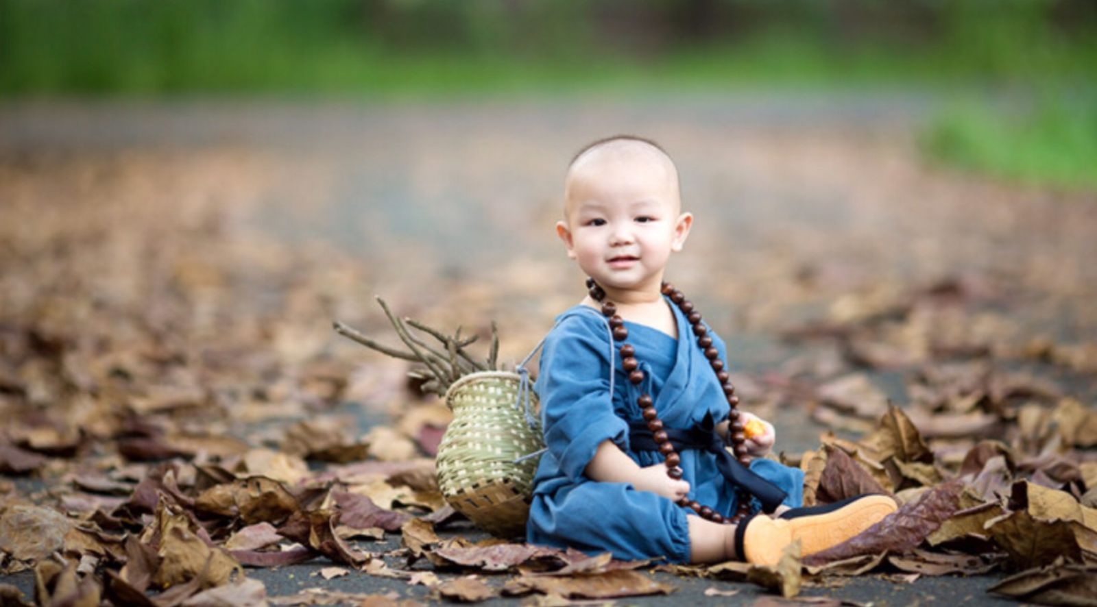 Đời người ngắn ngủi, bạn đã biết như thế nào là hạnh phúc? Người không cần thật đẹp, chỉ cần có tình yêu thương; người không cần phải thật giàu, chỉ cần cảm thấy ấm áp. Biết thỏa mãn, biết đạm bạc, đó chính là hạnh phúc. 2