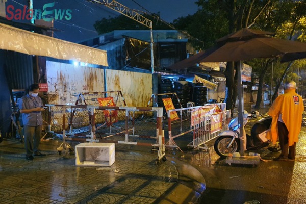 Bãi xe 397 bị phong tỏa, rau xanh, trái chín từ quê gửi vào 'kẹt cứng' trong bãi