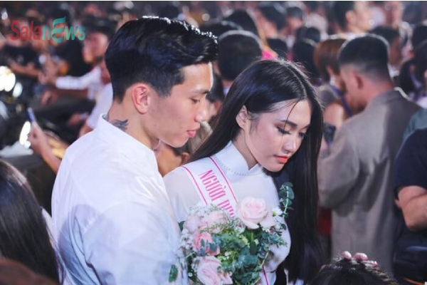 Bạn gái tin đồn cùng cầu thủ Đoàn Văn Hậu gây "bão" mạng xã hội