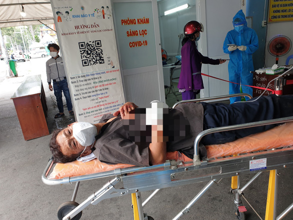 Mâu thuẫn với người trên xe trung chuyển F0, một bảo vệ bị chém đứt lìa tay - Ảnh 2. Mâu thuẫn với người trên xe trung chuyển F0, một bảo vệ bị chém đứt lìa tay - Ảnh 2.