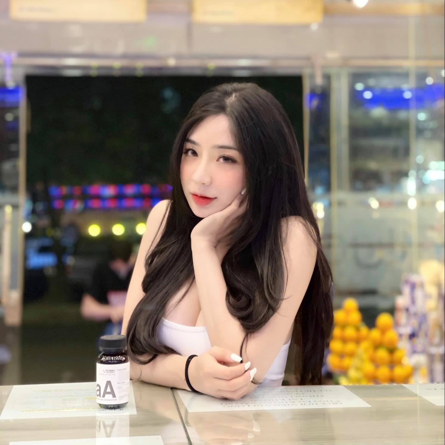Bị chụp lén ở trong phòng tập Gym, cô nàng hot girl làm bao anh xao xuyến, háo hức xin info 4 Bị chụp lén ở trong phòng tập Gym, cô nàng hot girl làm bao anh xao xuyến, háo hức xin info 4