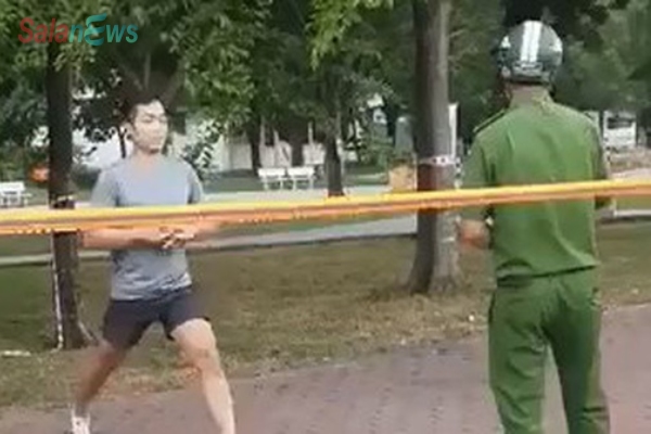 Bị nhắc nhở vẫn thản nhiên tập thể dục ngoài công viên, một thanh niên bị phạt 4 triệu