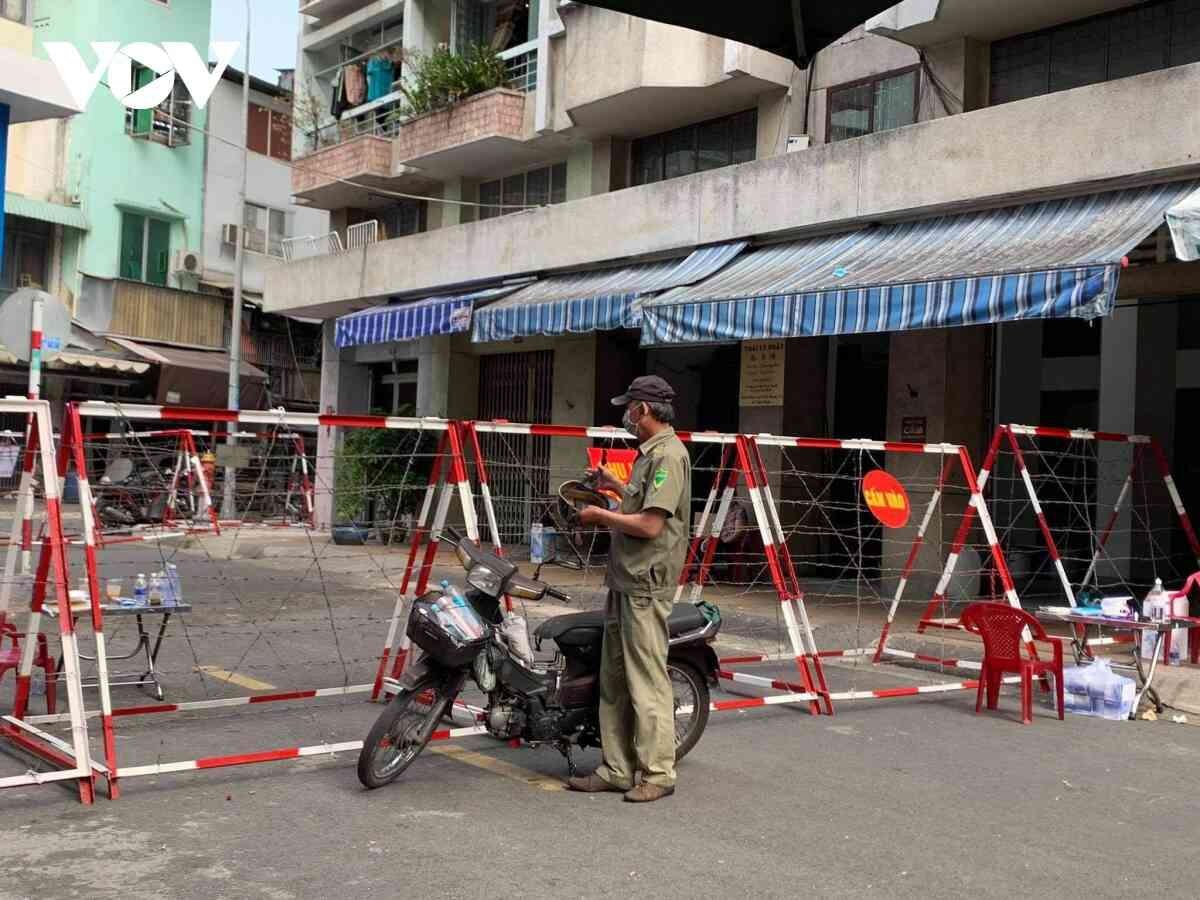 BN1451 có lịch trình di chuyển phức tạp, đến nhiều nơi đông người 2