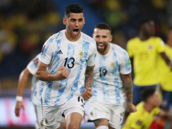 Argentina đánh rơi chiến thắng ở phút 90+4 sau khi dẫn 2-0