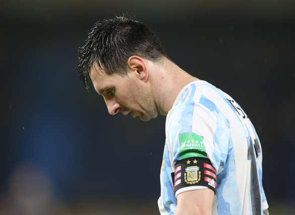 Argentina đánh rơi chiến thắng ở phút 90+4 sau khi dẫn 2-0 3