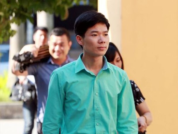 Ra tù mới 7 ngày, BS Hoàng Công Lương được mời về làm ở bệnh viện, hứa đối tốt: Vẫn im lặng