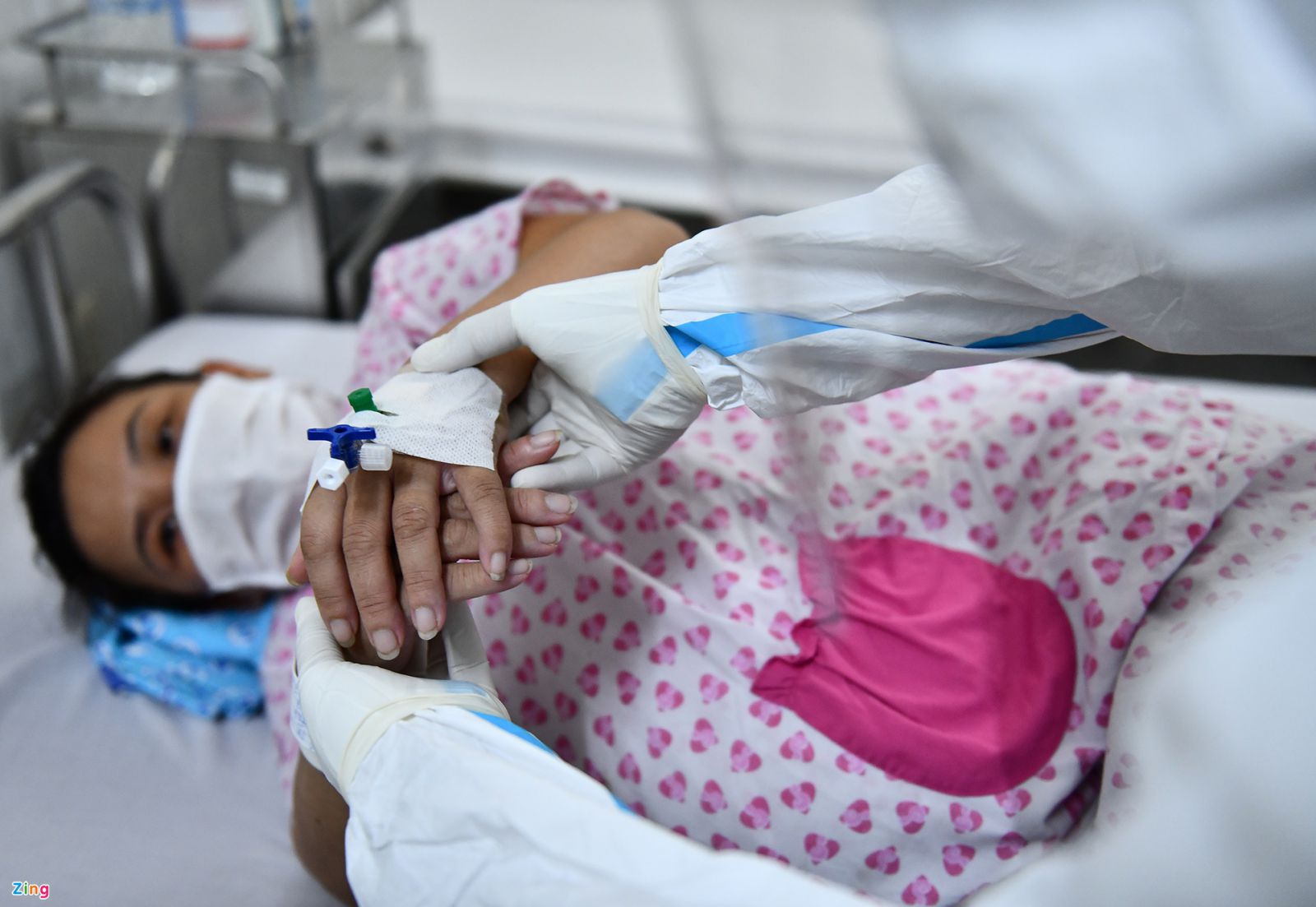 Ca mổ ngặt nghèo cứu sản phụ F0 và bé sơ sinh tại TP.HCM