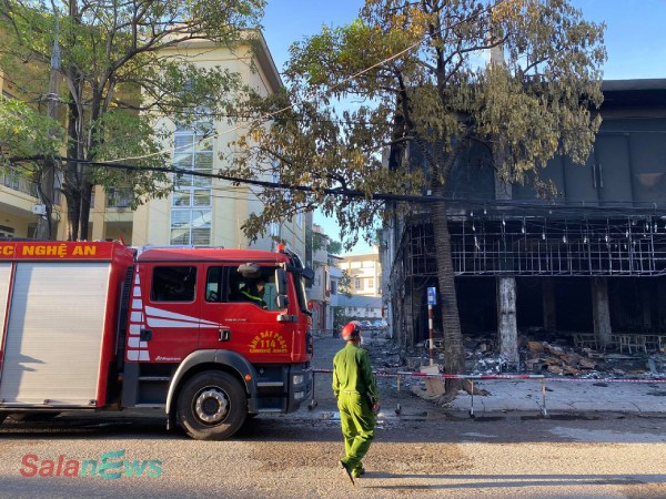 Dân đang xem Euro nghe tiếng nổ, phòng trà lớn cháy dữ dội, phát hiện 6 người chết ở tầng 2