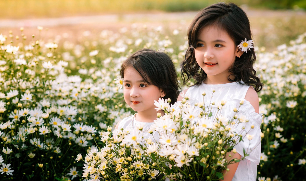 Nhà có 2 người con, vì sao con thứ thường thông minh hơn con trưởng?