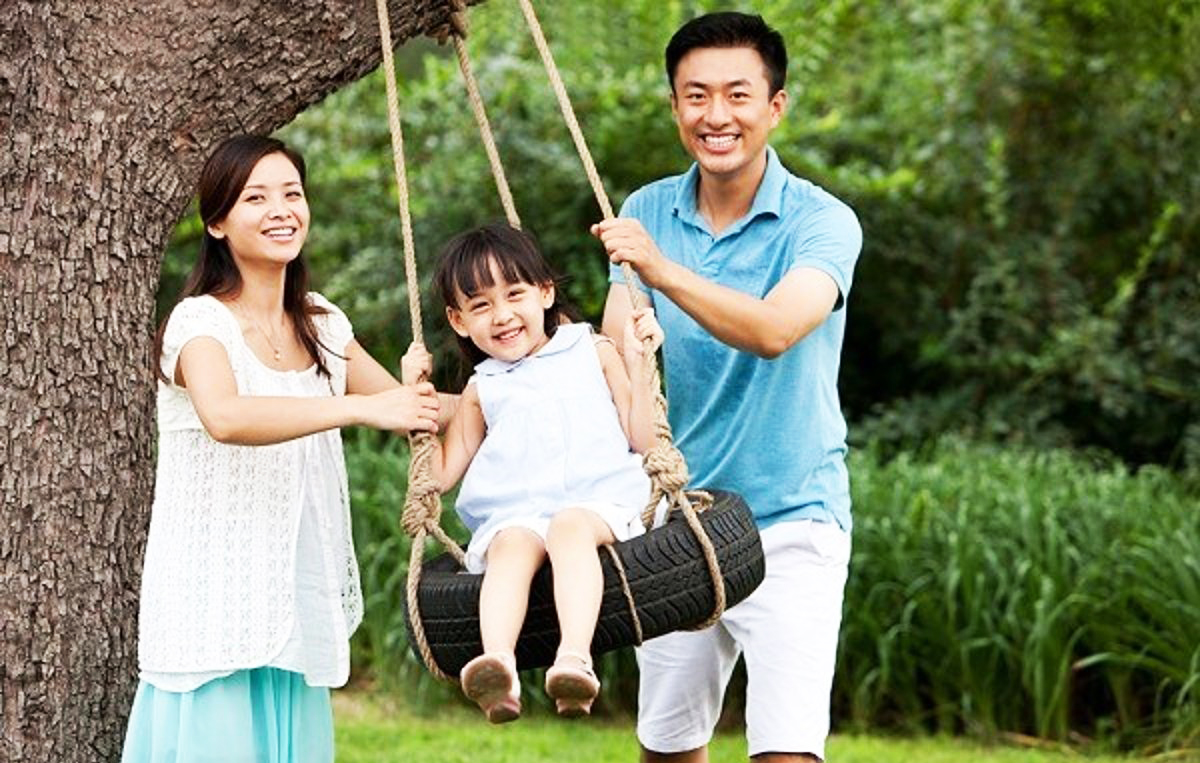 Trong quá trình chăm sóc con cái, chế độ ăn uống, sinh hoạt của đứa con đầu lòng thường được thực hiện theo hướng dẫn, khuyến cáo của bác sĩ.