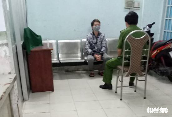 Thanh niên đạp vào đầu xe máy khiến một công an quận 6 hy sinh khi phòng chống dịch - Ảnh 2. Thanh niên đạp vào đầu xe máy khiến một công an quận 6 hy sinh khi phòng chống dịch - Ảnh 2.