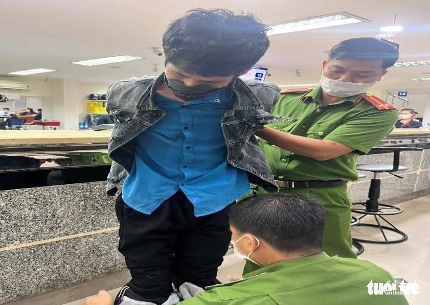 Xài súng hộp quẹt cướp ngân hàng 1,75 tỉ đồng