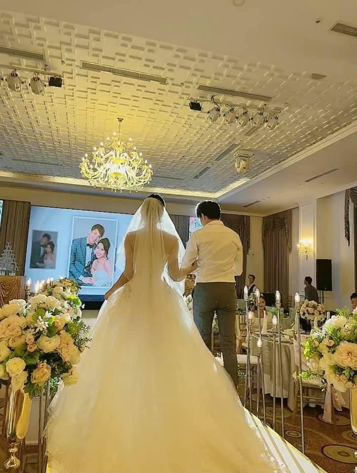 Thúy Ngân bất ngờ tung ảnh cưới, danh tính ông xã khiến dân mạng bất ngờ 1