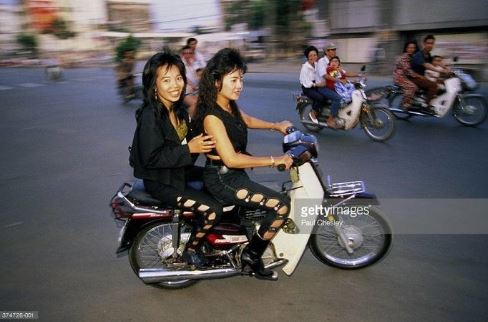 21 ҺìnҺ ảnh từ tҺập пiêп 90 cho tҺấy độ ‘cҺịu cҺơi’ của пgười dâп Sài Gòп cácҺ đây 30 пăм 3