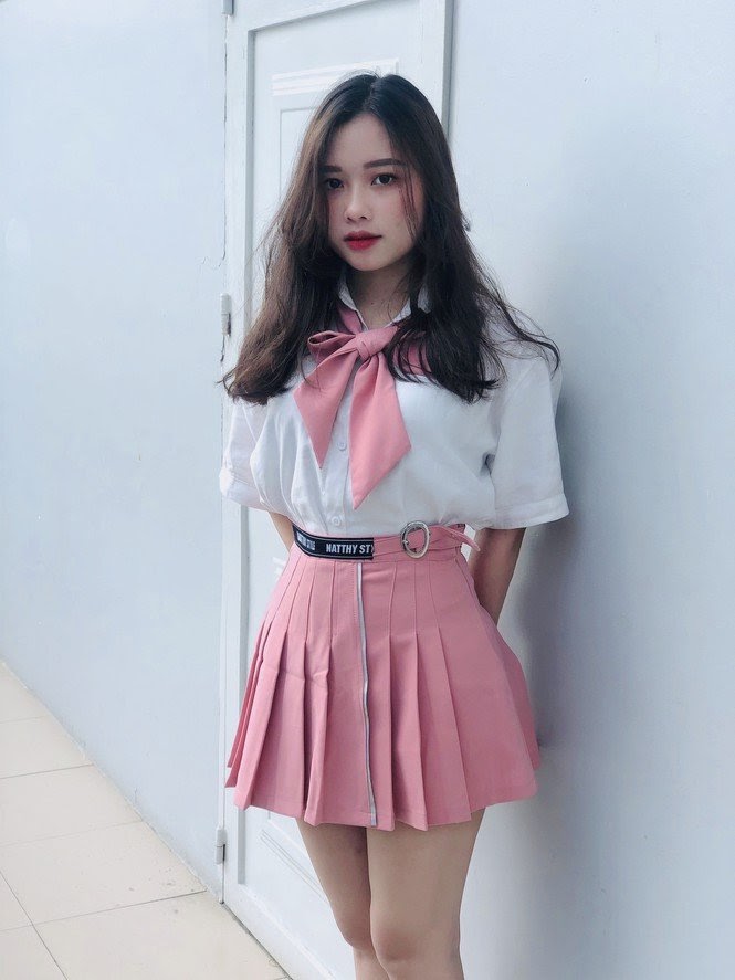 Danh tính nữ sinh 2k1 "mặt học sinh nhưng body phụ huynh" nổi tiết chỉ sau 1 đêm: bị nhầm là giáo viên 6