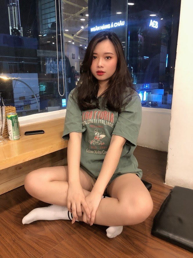 Danh tính nữ sinh 2k1 "mặt học sinh nhưng body phụ huynh" nổi tiết chỉ sau 1 đêm: bị nhầm là giáo viên 8