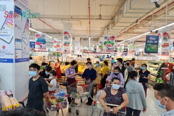 Đi siêu thị mua đồ 15 phút, đợi tính tiền gần 2 tiếng, vừa mệt vừa 'run'