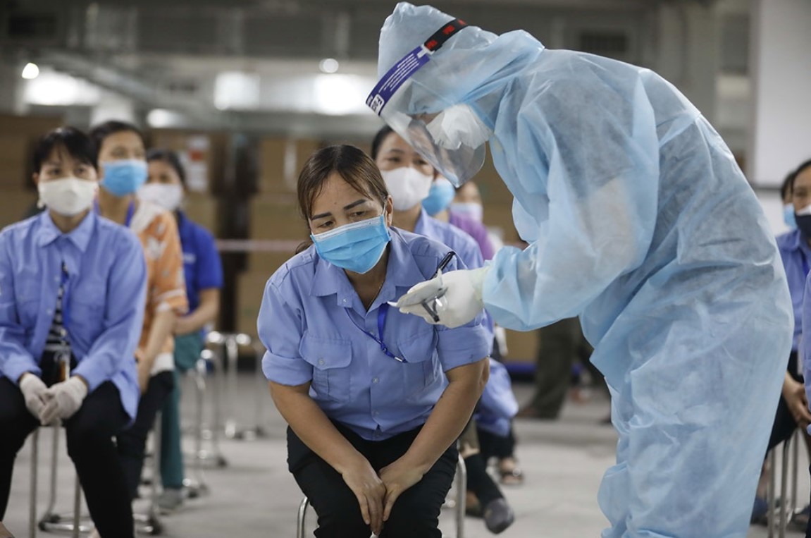 Dịch bùng phát trong nhà máy hơn 8.000 người ở Thanh Hóa