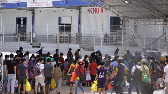 Tỉ lệ ca mắc COVID-19 trong ngày vượt TP.HCM, 'điểm nóng' Bình Dương ứng phó ra sao?