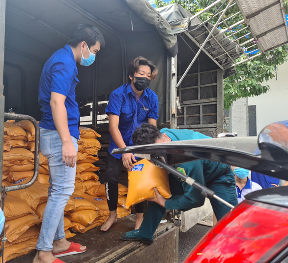 Tỉ lệ ca mắc COVID-19 trong ngày vượt TP.HCM, 'điểm nóng' Bình Dương ứng phó ra sao? 2