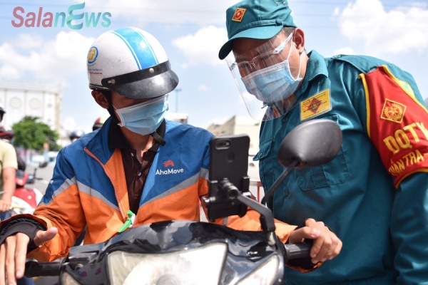 TP.HCM bổ sung đối tượng được ra đường, nêu rõ nhóm người không cần giấy đi đường khi qua chốt
