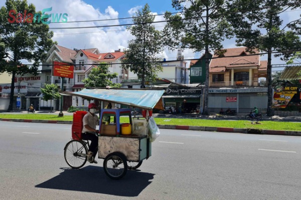 Đợt 4 dịch COVID-19, người nghèo ở TP.HCM kiệt sức với tiền trọ, bữa cơm...
