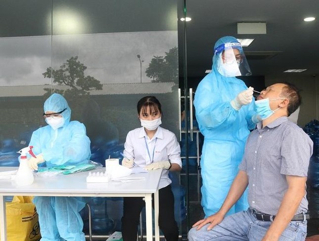 Dừng tiêm lô vaccine Vero Cell sau khi ba người tử vong