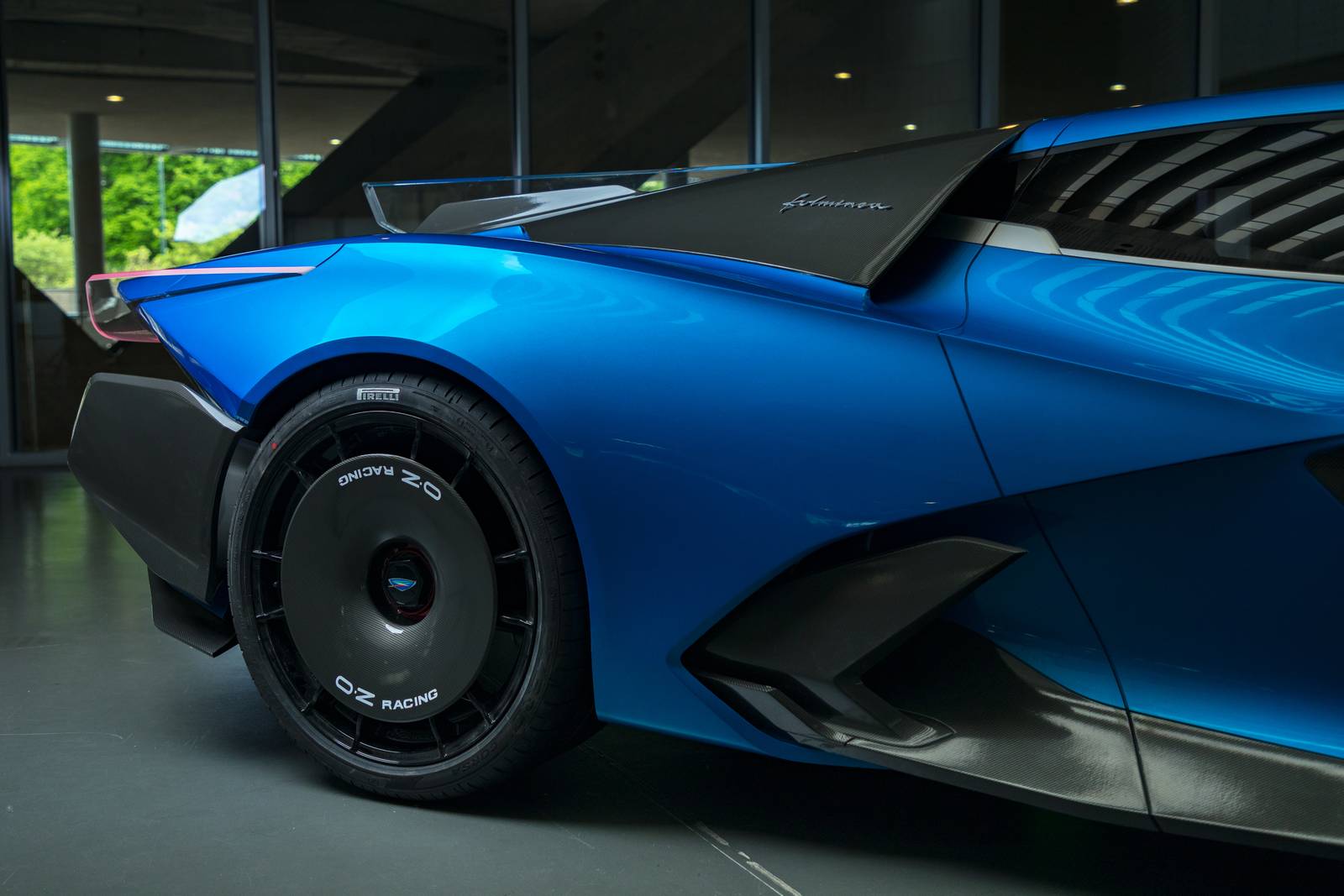 Estrema Fulminea – siêu xe điện chạy siêu pin hybrid 10