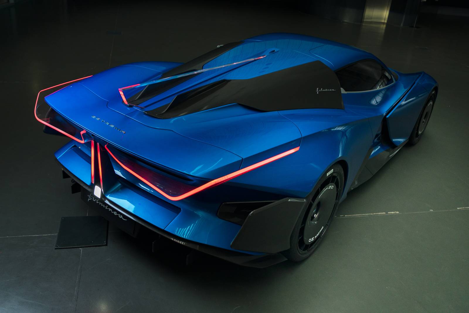 Estrema Fulminea – siêu xe điện chạy siêu pin hybrid 4