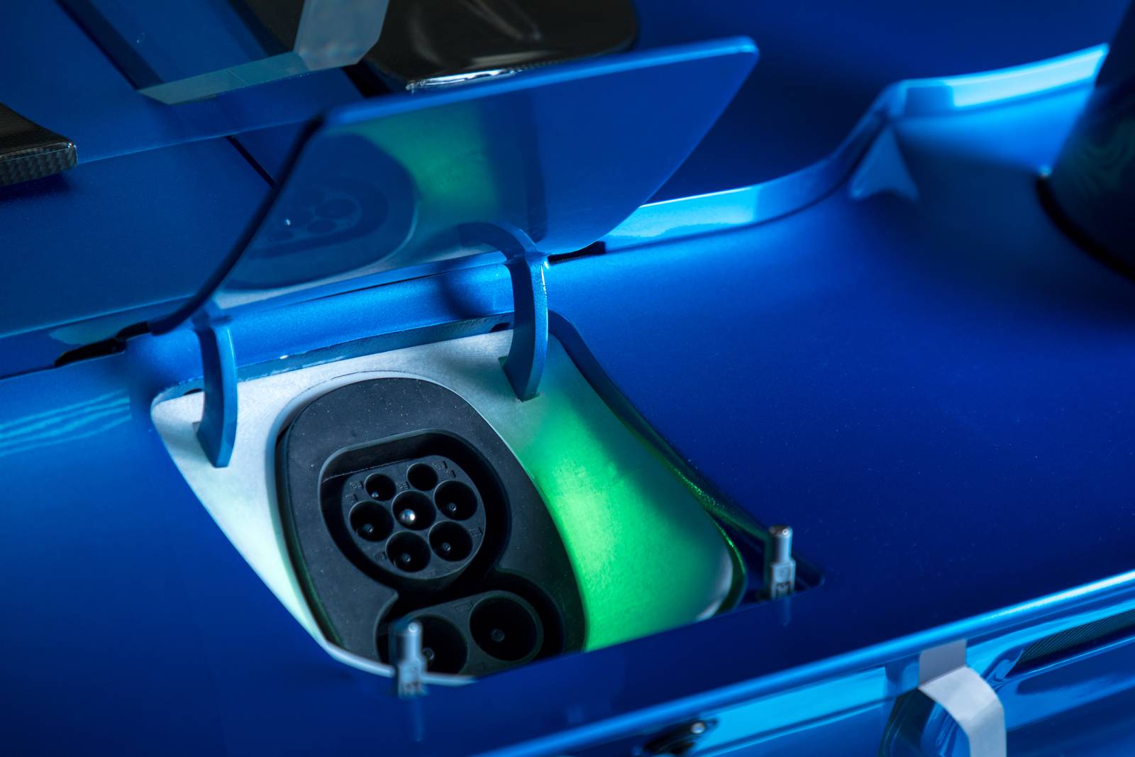 Estrema Fulminea – siêu xe điện chạy siêu pin hybrid 8