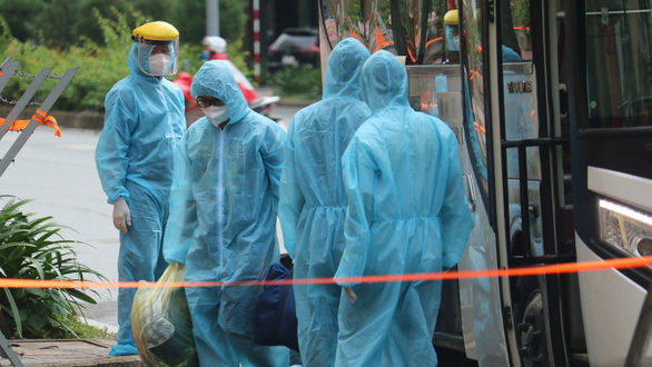 F0 đá cầu, múa bụng... trong bệnh viện dã chiến: Có thể cách ly F0 tại nhà? - Ảnh 3.