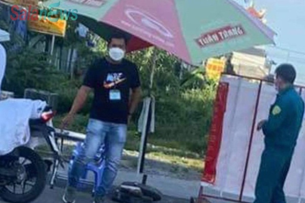 Tạm giữ hình sự tình nguyện viên chốt kiểm dịch giả giấy tờ tiêm vắc xin