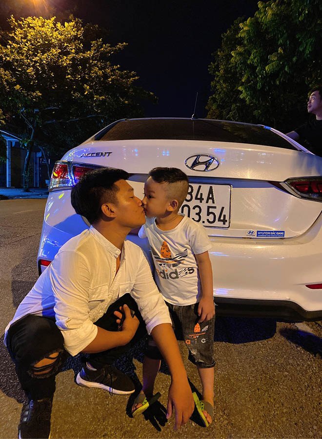 Chàng trai sinh năm 1991 hạnh phúc được 2 vợ hoà thuận, giữ gìn truyền thống ông và cha 7