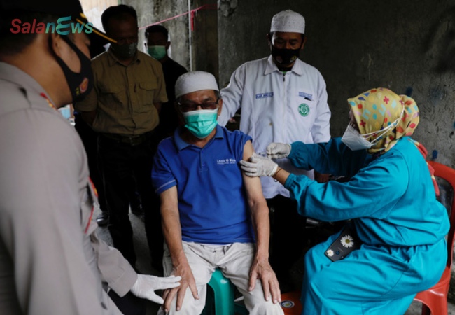 Hơn 350 bác sĩ Indonesia mắc COVID-19 dù đã tiêm vắc xin Trung Quốc