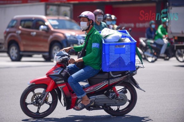 Lại cho shipper giao hàng tại quận huyện 'vùng đỏ' của TP.HCM