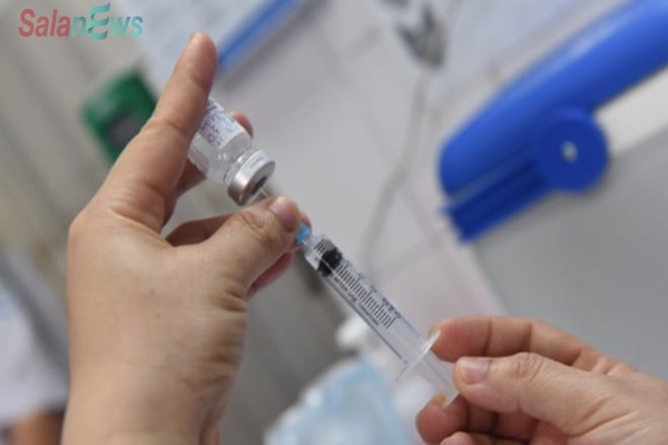 Lãnh đạo xã lấy 'vắc xin dư' tiêm cho người thân