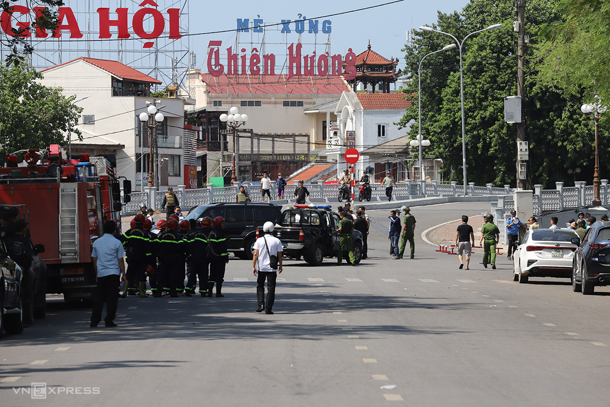 Nhân chứng kể giây phút tên cướp nổ súng lấy vàng ném ra đường