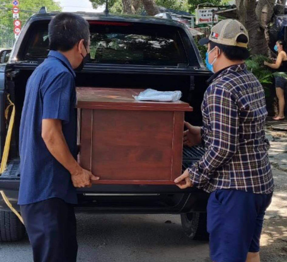 Phó tổng giám đốc đi xin quan tài lo hậu sự cho người nghèo - Ảnh 1.