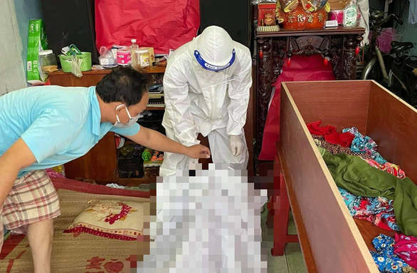 Phó tổng giám đốc đi xin quan tài lo hậu sự cho người nghèo - Ảnh 2.