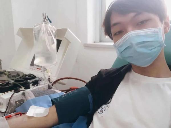 Hành động của anh được nhiều người khen ngợi. (Ảnh: Sina) Hành động của anh được nhiều người khen ngợi. (Ảnh: Sina)