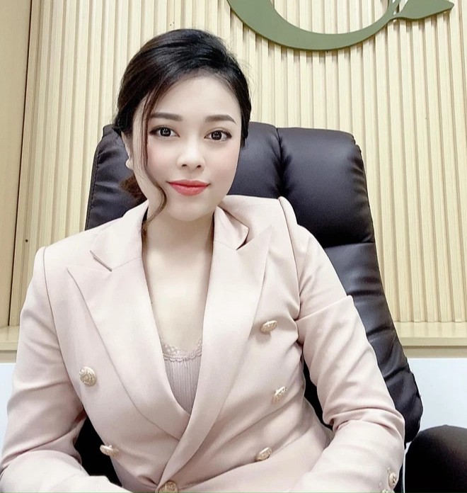 Hot mom Nguyễn Bích Hằng