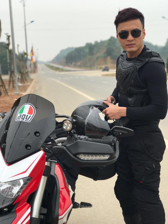 Nghệ sĩ khá giả nhận 3,7 triệu đồng hỗ trợ khó khăn do COVID-19: Đúng và trúng chưa? - Ảnh 2. Nghệ sĩ khá giả nhận 3,7 triệu đồng hỗ trợ khó khăn do COVID-19: Đúng và trúng chưa? - Ảnh 2.