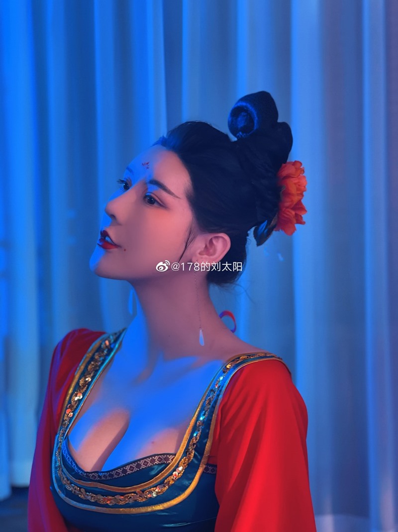 Kiểu trang điểm này từng rất thịnh hành ở thời nhà Đường.